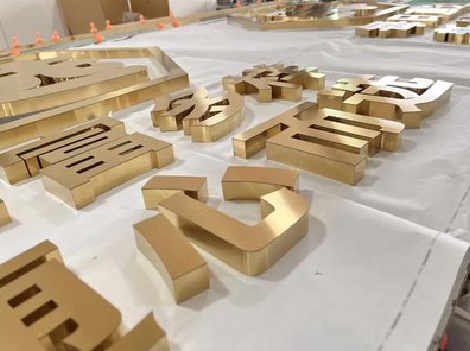 大新拉丝不锈钢字的特点。